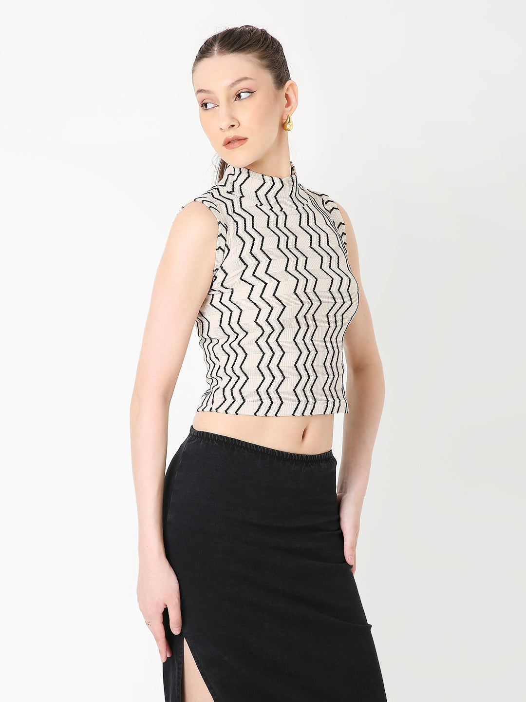 BEIGE ZIGZAG PATTERNED SLEEVELESS HIGH NECK CROP TOP