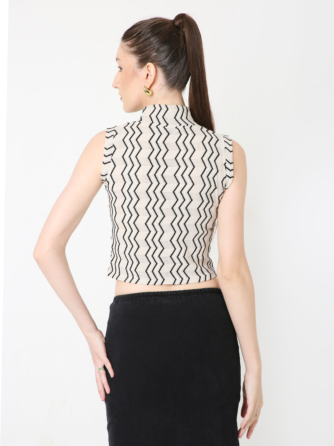 BEIGE ZIGZAG PATTERNED SLEEVELESS HIGH NECK CROP TOP