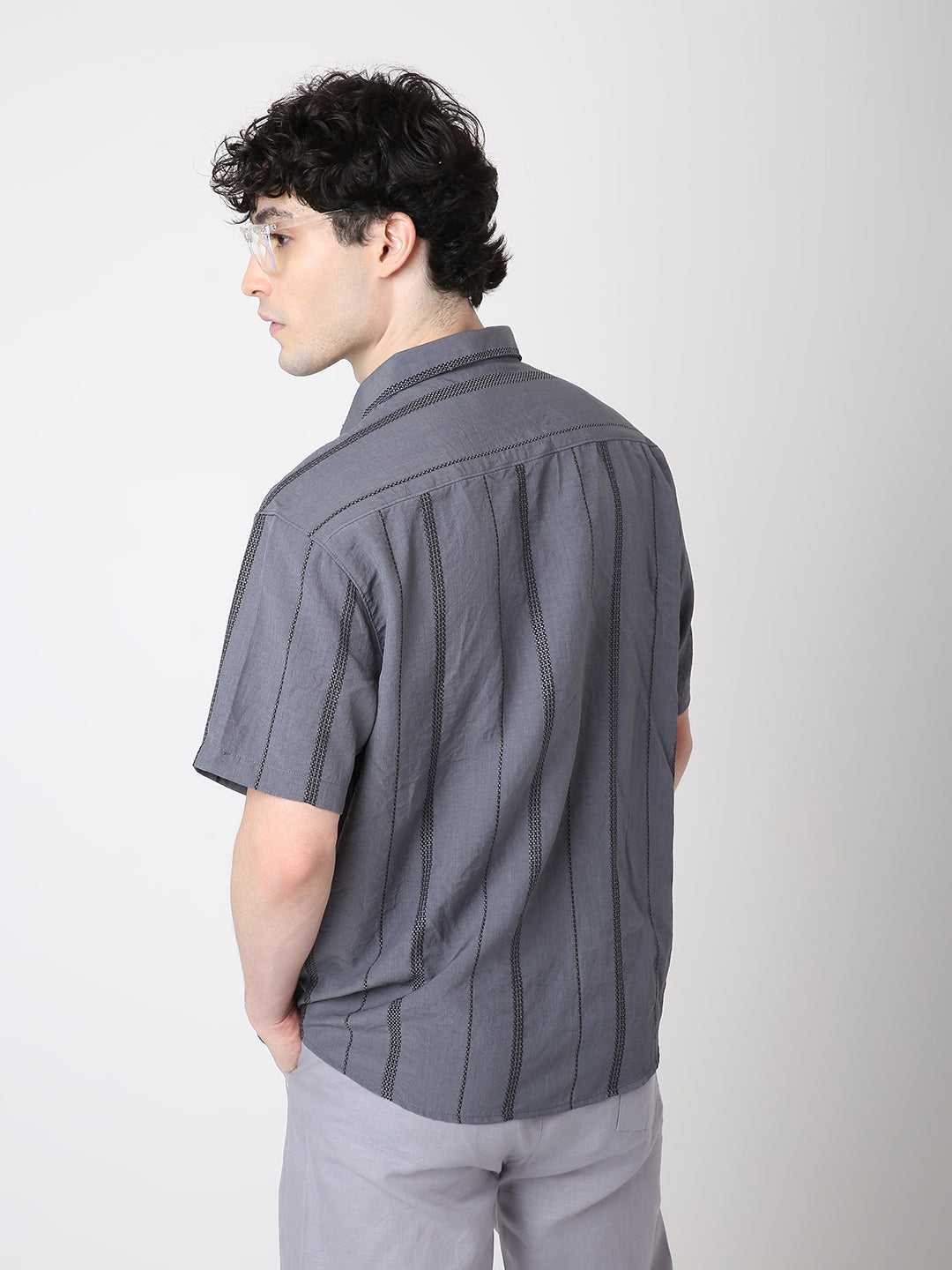 AIRY VERTICAL STRIPED SHORT SLEEVE SHIRT