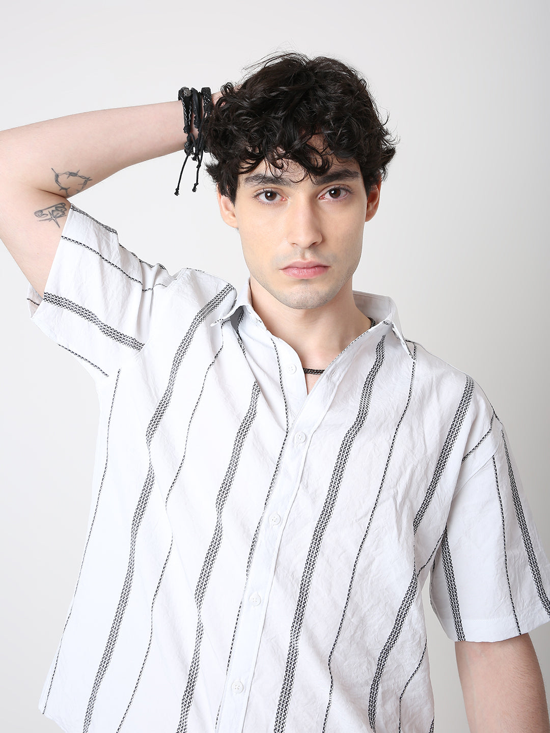 AIRY VERTICAL STRIPED SHORT SLEEVE SHIRT