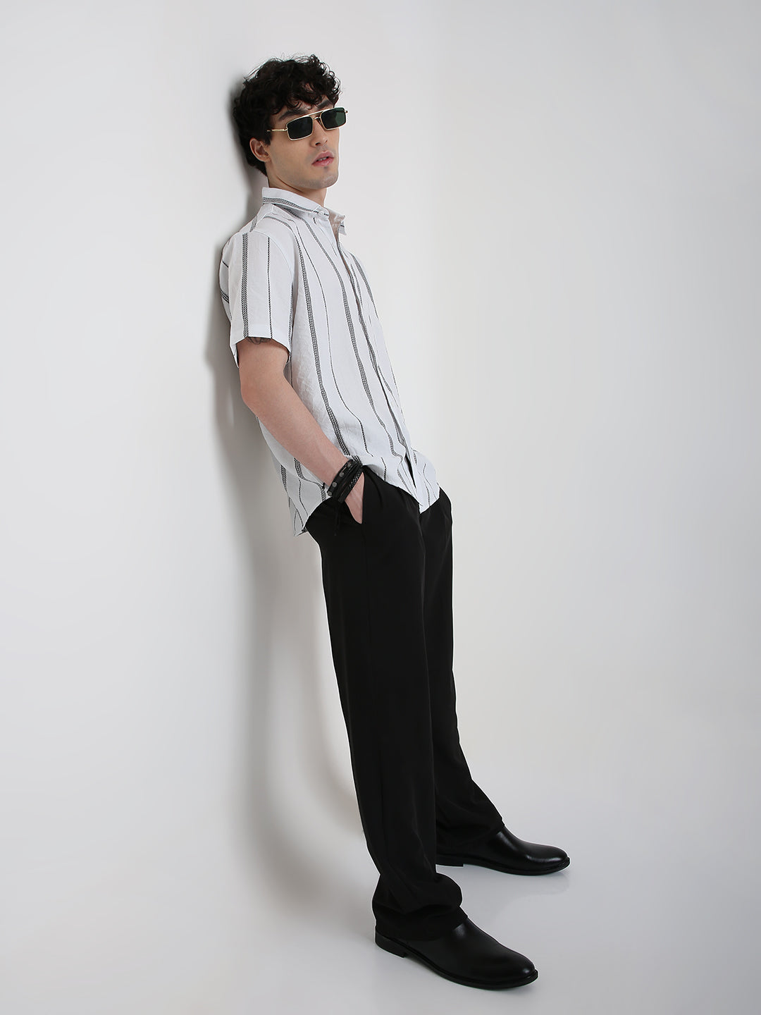 AIRY VERTICAL STRIPED SHORT SLEEVE SHIRT