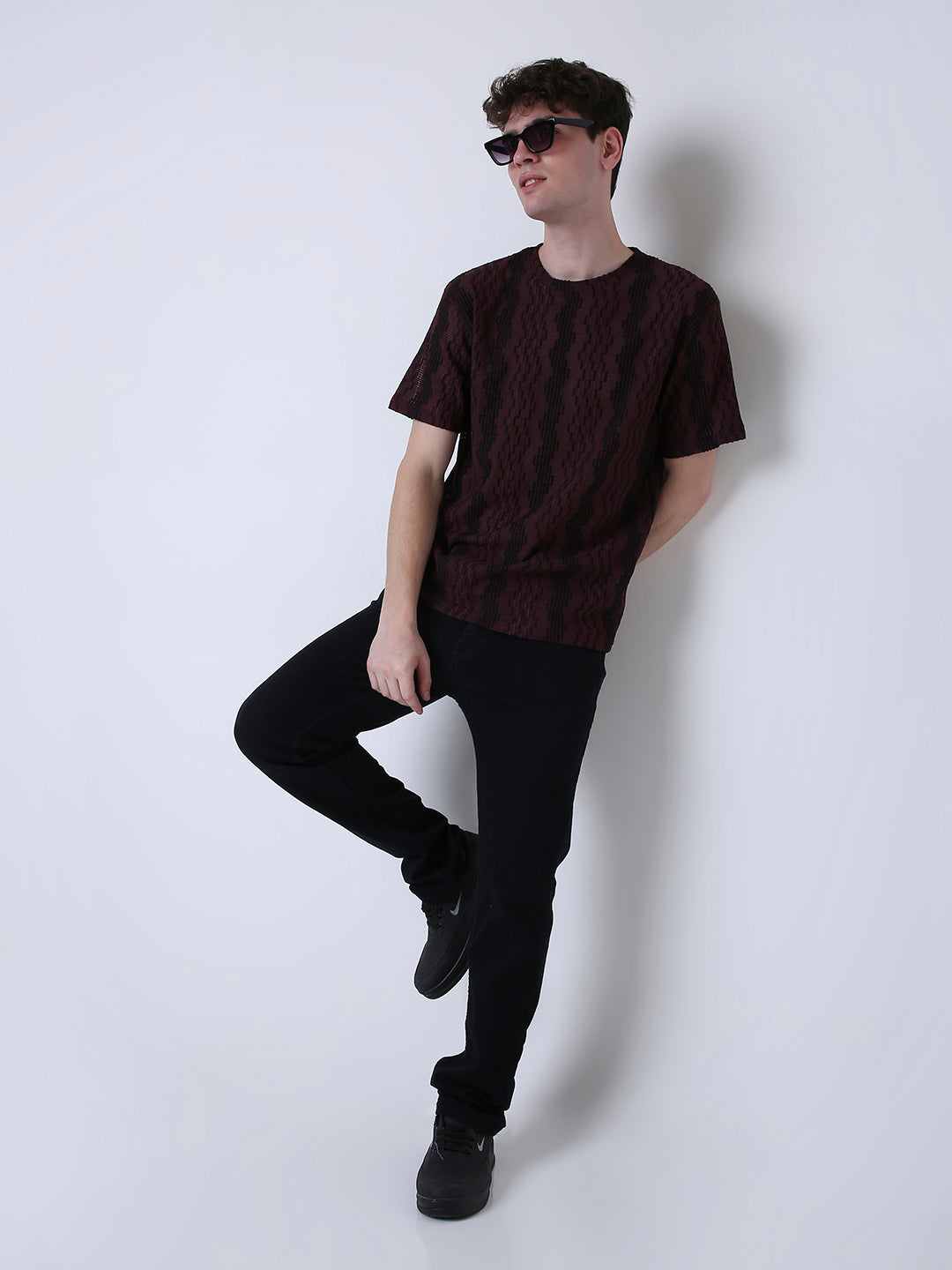 BURGUNDY TEXTURED PATTERN SHORT SLEEVE T-SHIRT