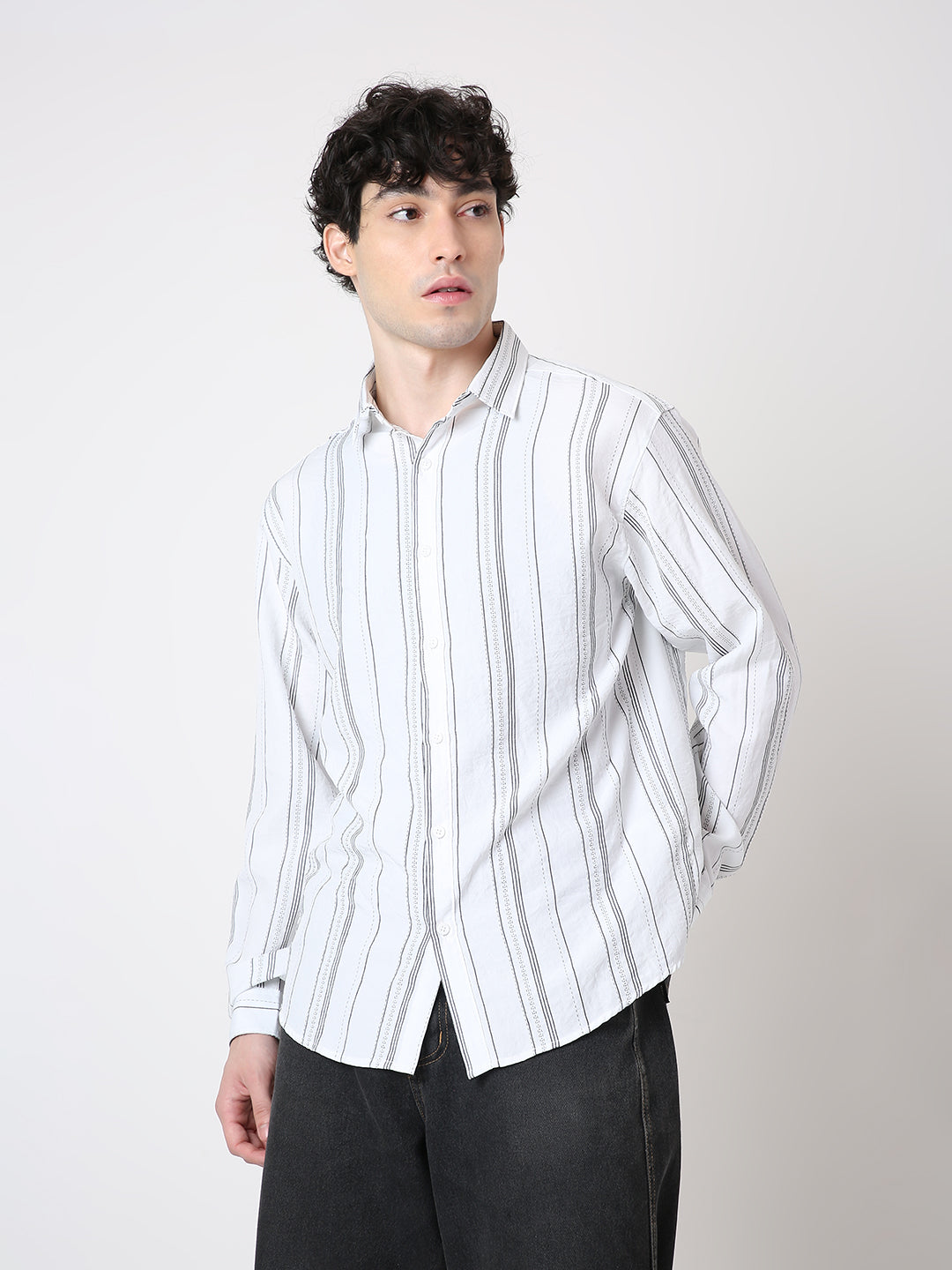 SLEEK VERTICAL STRIPED CASUAL SHIRT