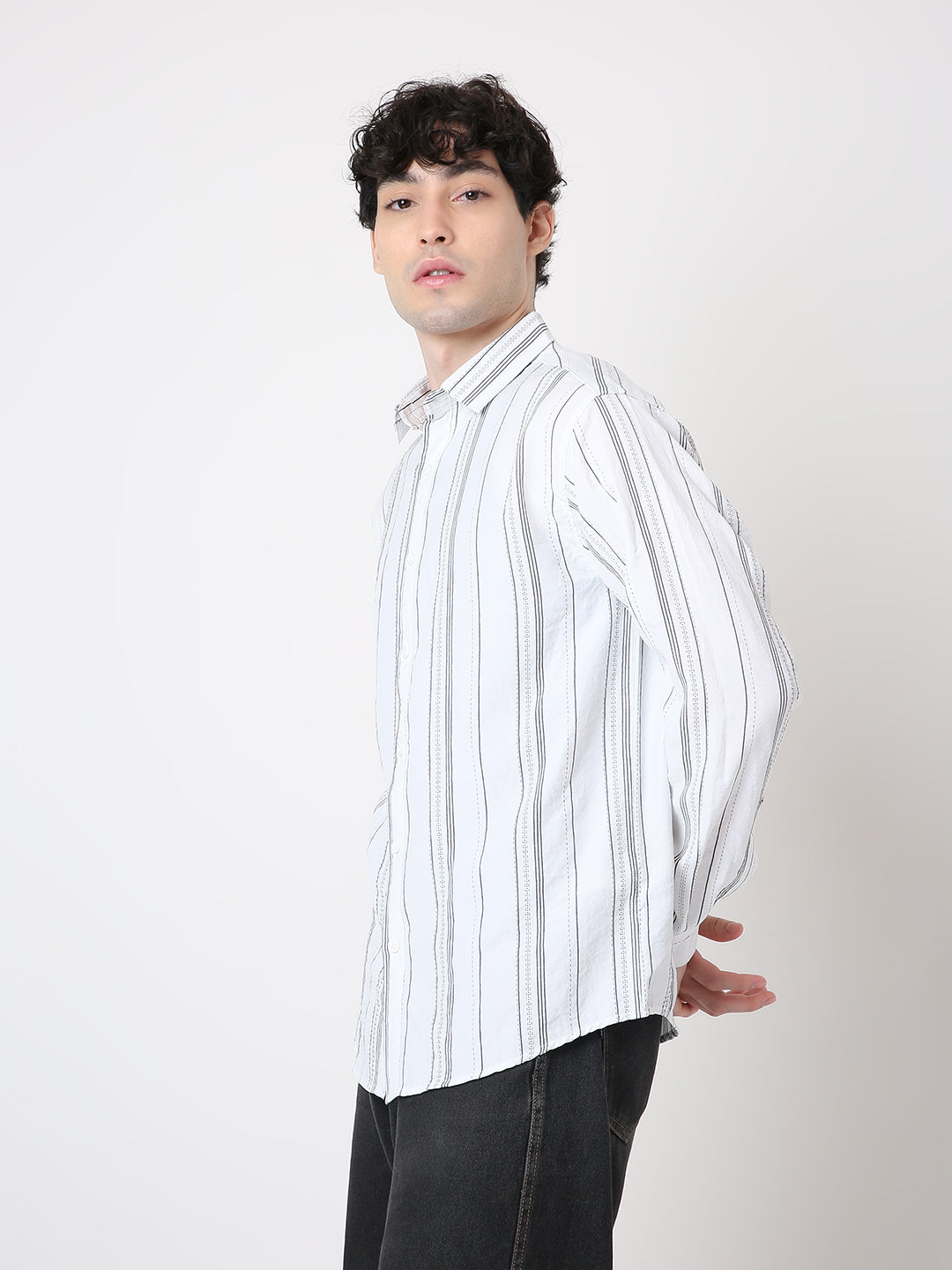 SLEEK VERTICAL STRIPED CASUAL SHIRT