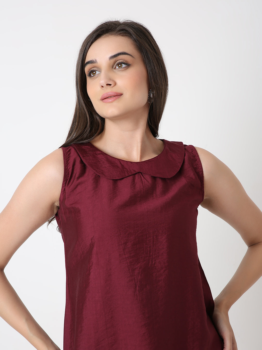 SLEEVELESS TOP WITH PETER PAN COLLAR