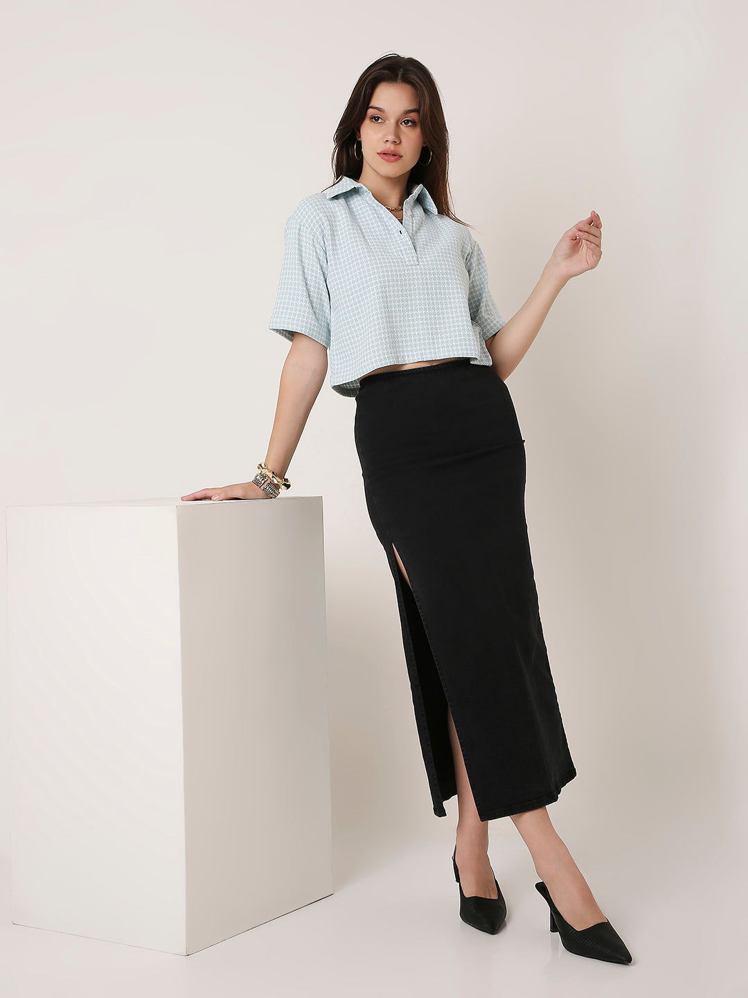 CHIC STRUCTURED BUTTON-DOWN CROPPED POLO
