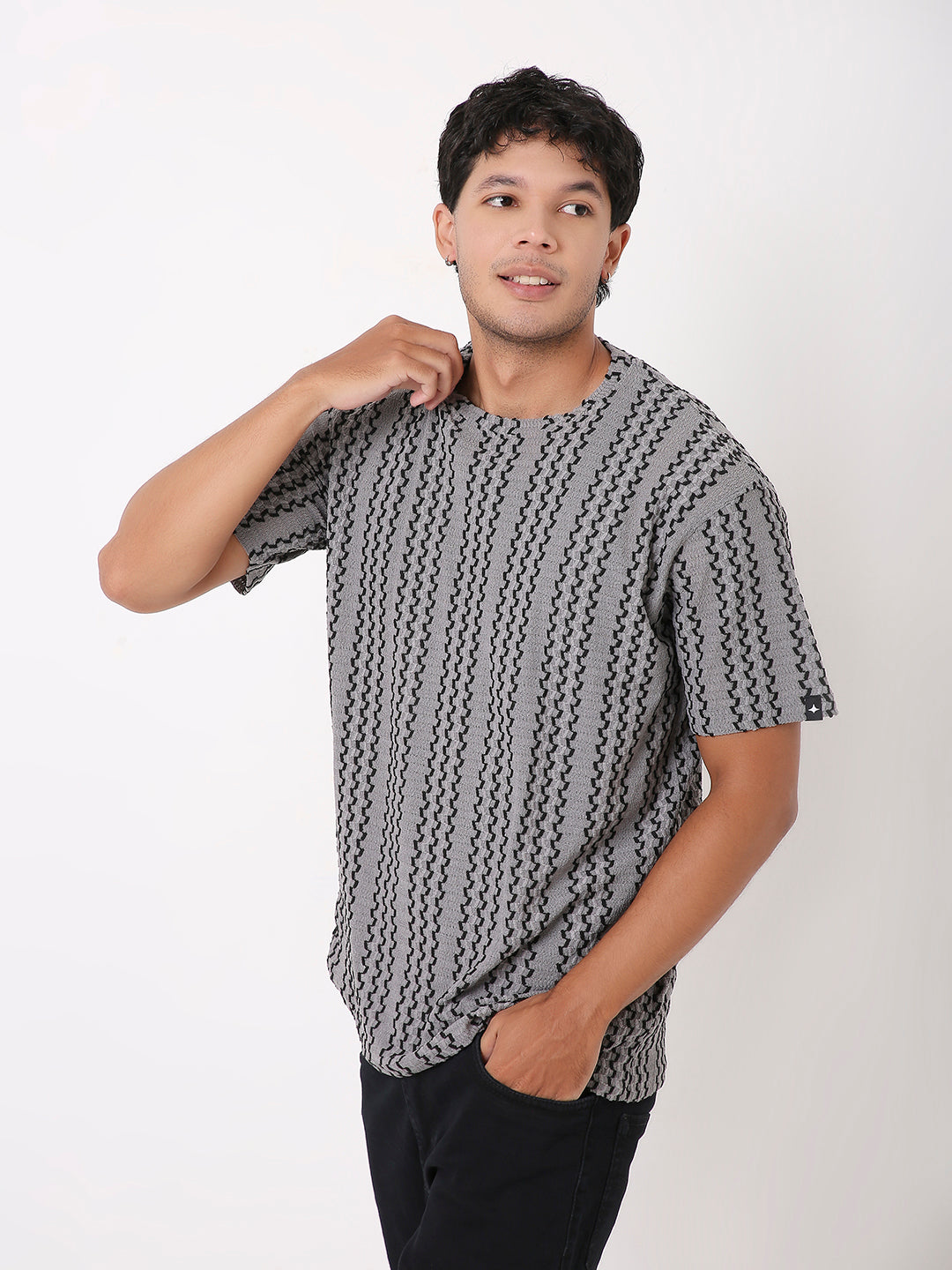 GRAY STRIPED PATTERNED TSHIRT