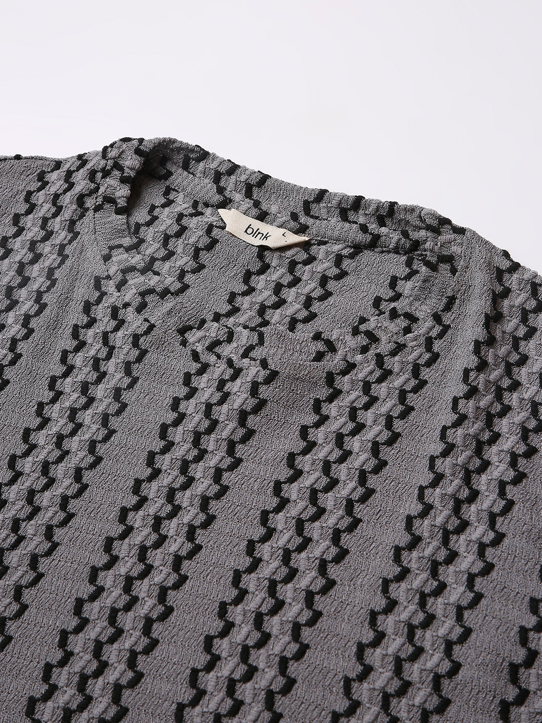 GRAY STRIPED PATTERNED TSHIRT