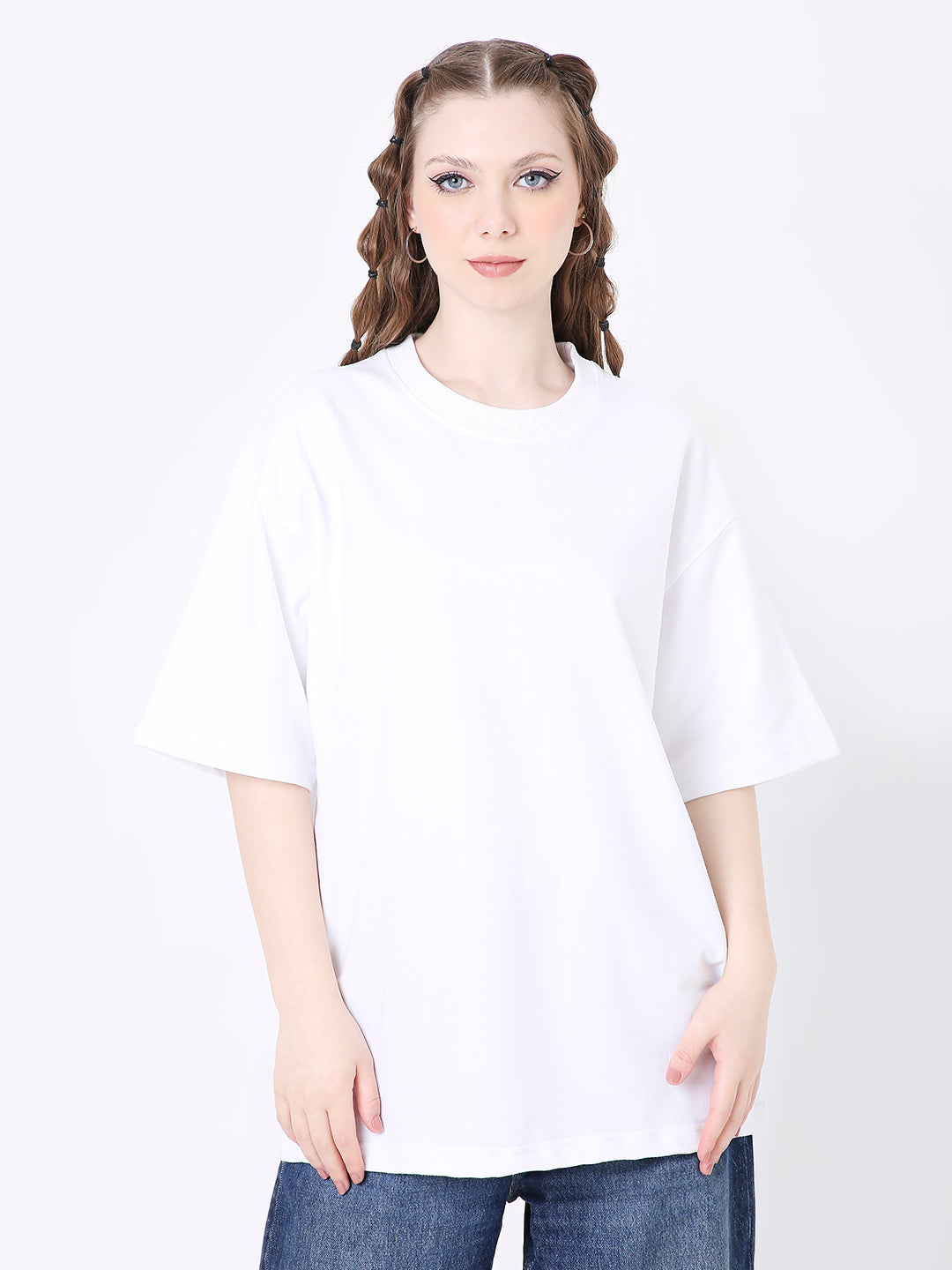 Oversize white short-sleeve cotton t-shirt with a relaxed fit and crew neckline.