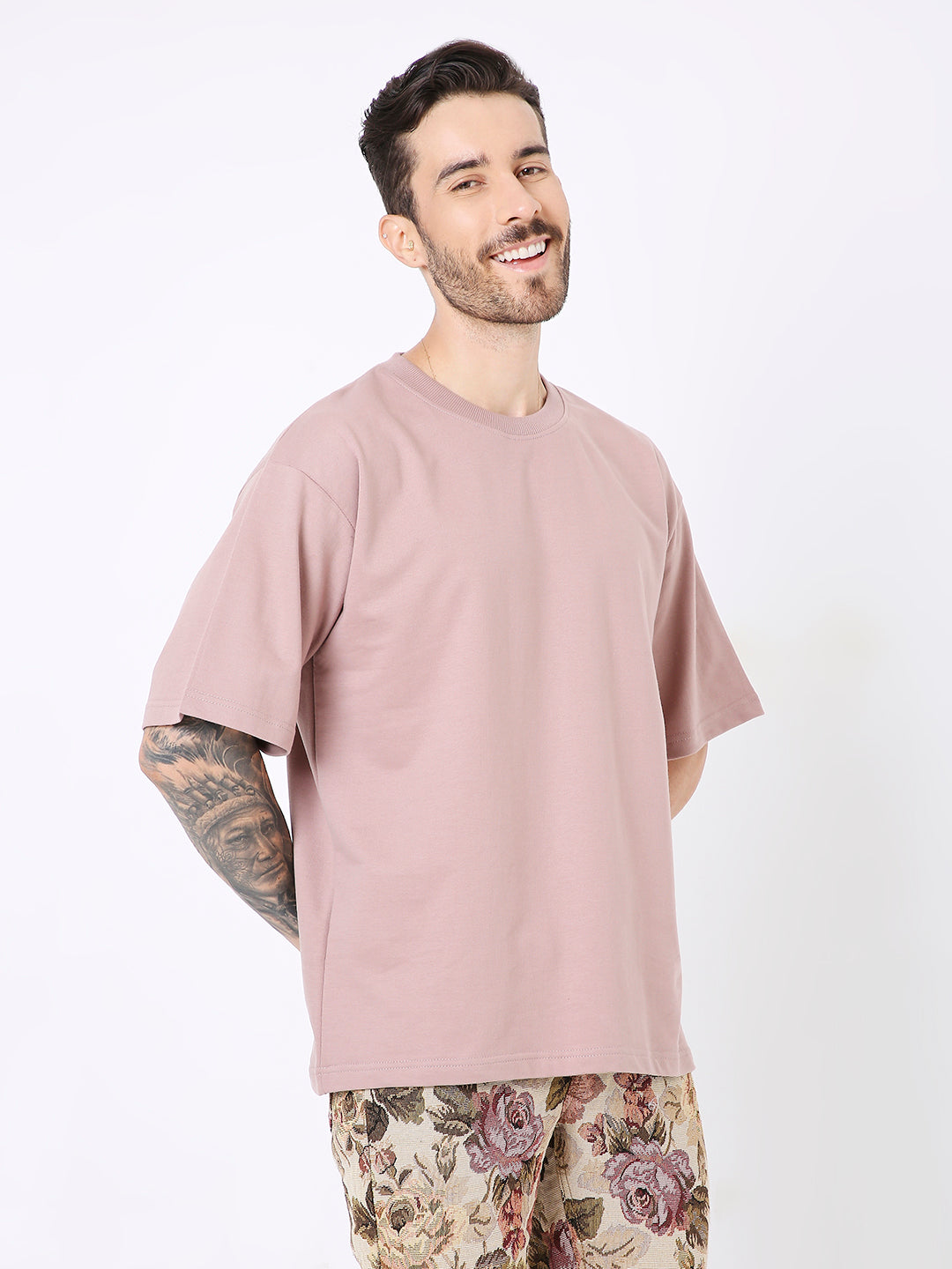Oversize onion pink solid short-sleeve t-shirt with crew neck on male model.