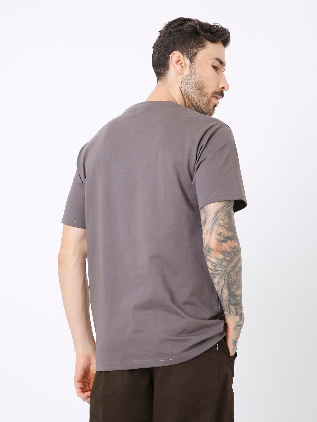 Relaxed fit steel grey solid t-shirt with short sleeves on male model seen from back.