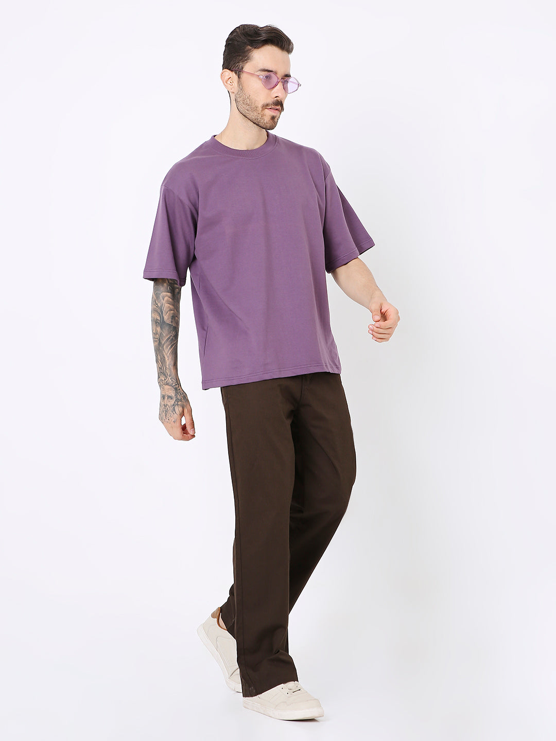 Oversize solid grape purple t-shirt paired with dark brown straight-leg pants and white sneakers.