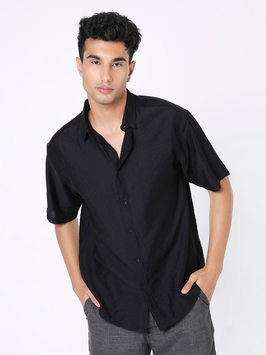 BLACK ESSENTIAL VISCOSE SHIRT