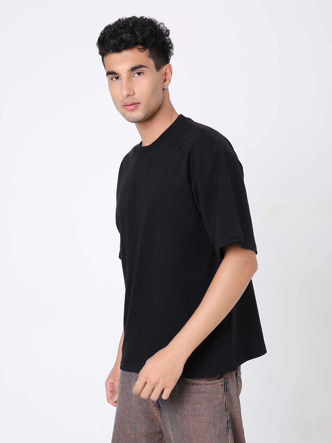 OVERSIZE BLACK SOLID TSHIRT