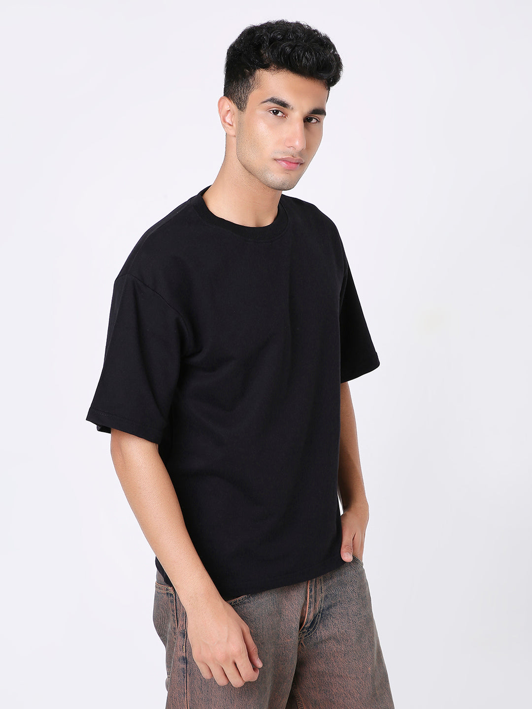 OVERSIZE BLACK SOLID TSHIRT