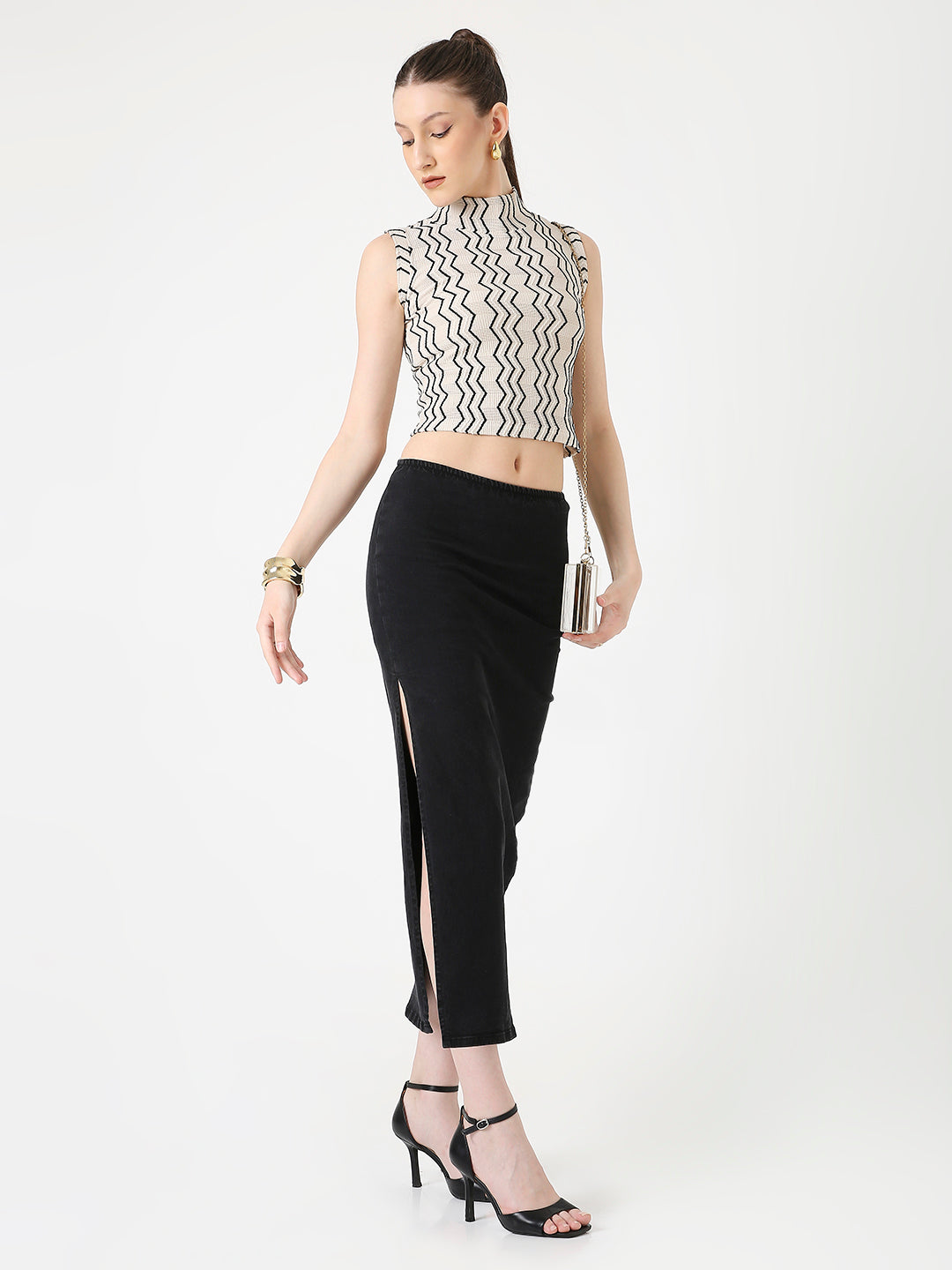 BEIGE ZIGZAG PATTERNED SLEEVELESS HIGH NECK CROP TOP
