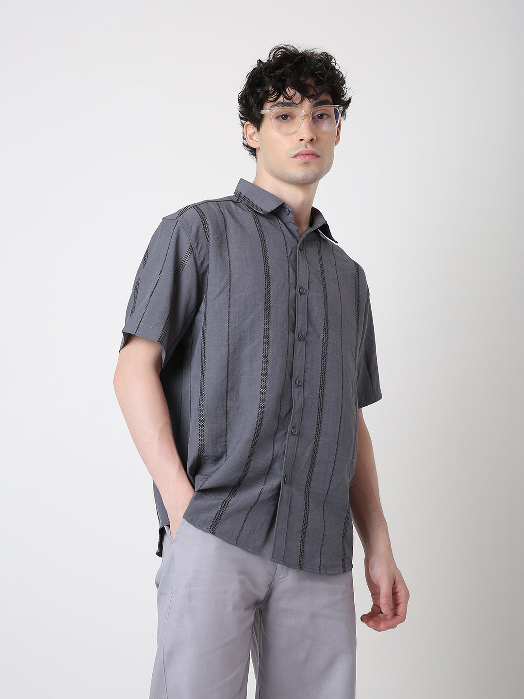 AIRY VERTICAL STRIPED SHORT SLEEVE SHIRT