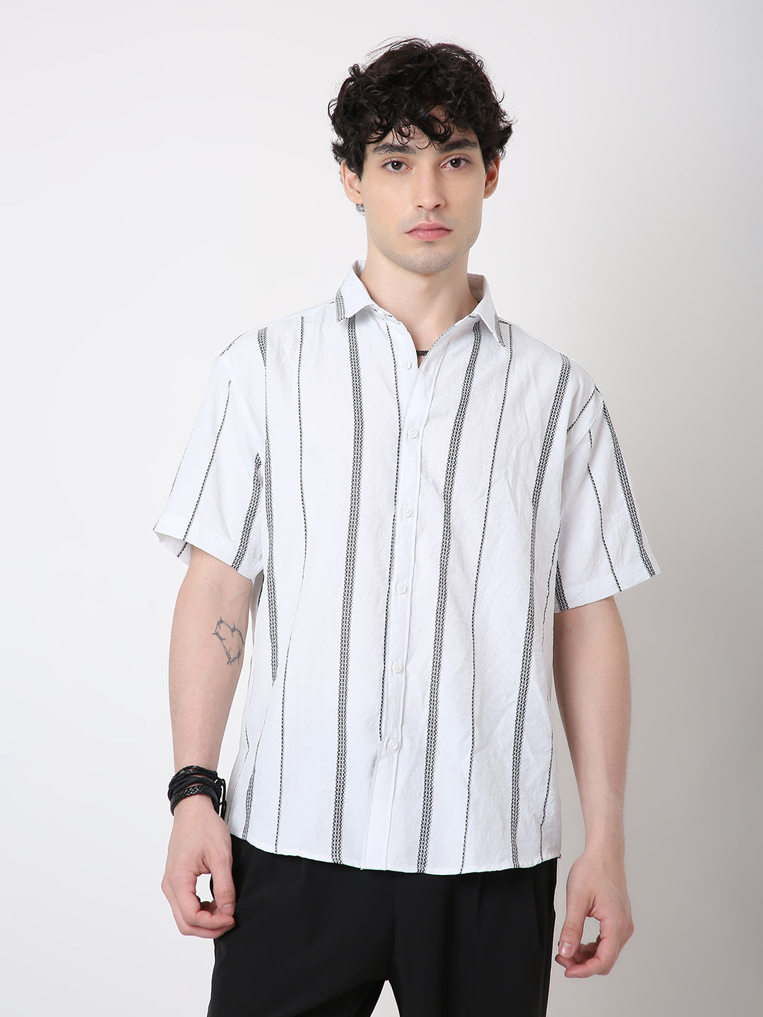 AIRY VERTICAL STRIPED SHORT SLEEVE SHIRT