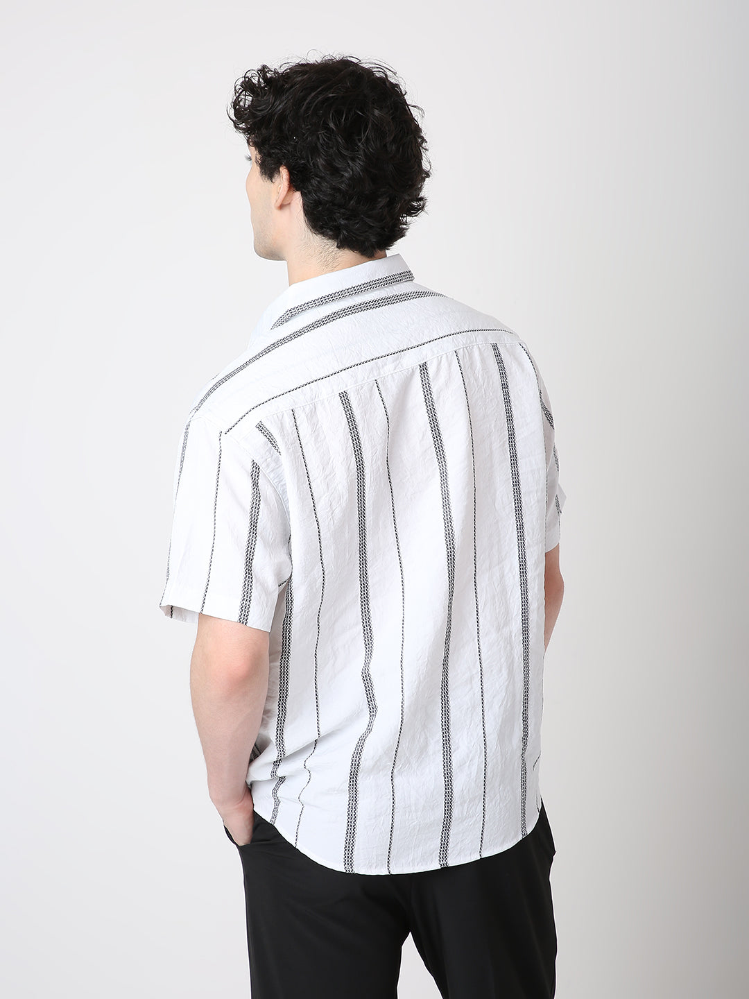 AIRY VERTICAL STRIPED SHORT SLEEVE SHIRT
