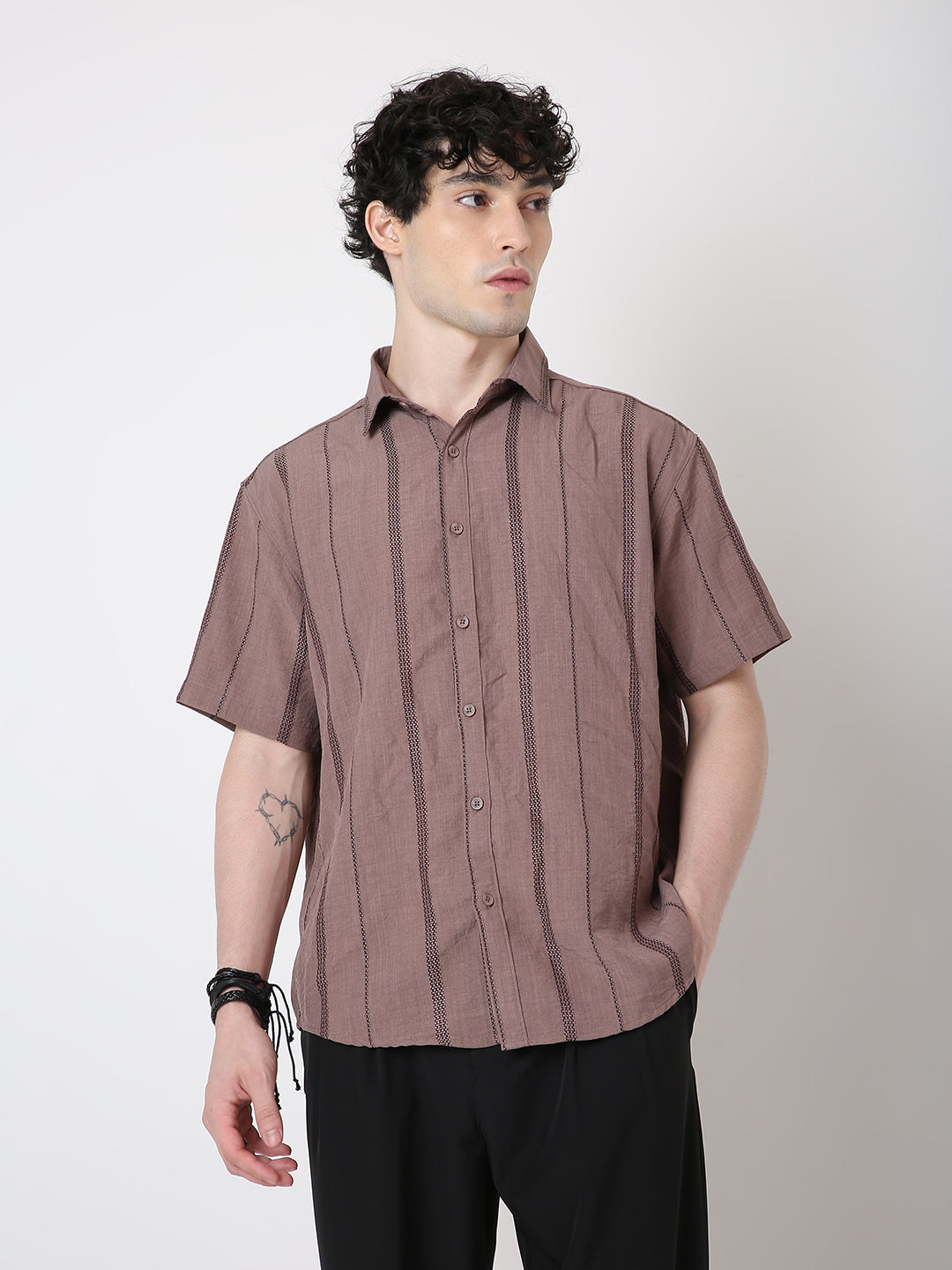 AIRY VERTICAL STRIPED SHORT SLEEVE SHIRT
