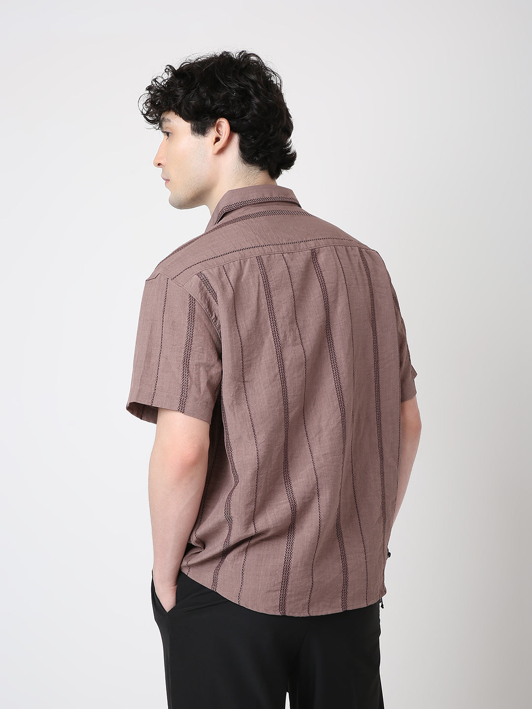 AIRY VERTICAL STRIPED SHORT SLEEVE SHIRT