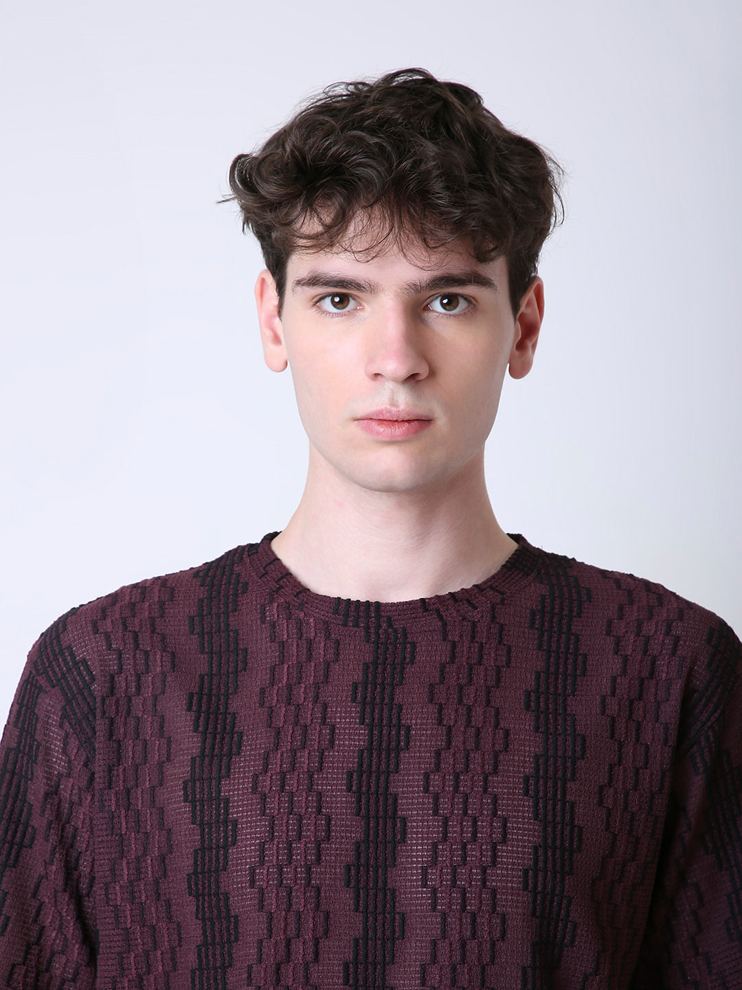 BURGUNDY TEXTURED PATTERN SHORT SLEEVE T-SHIRT