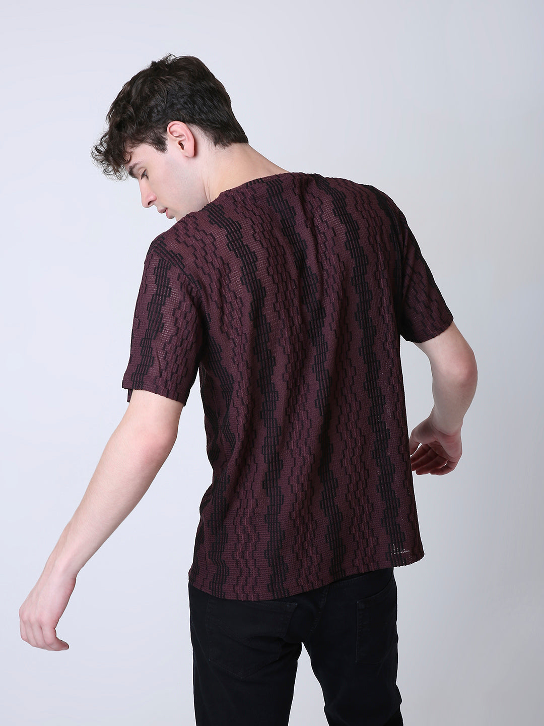 BURGUNDY TEXTURED PATTERN SHORT SLEEVE T-SHIRT