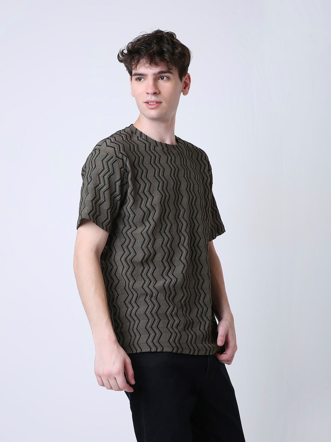OLIVE GREEN TEXTURED ZIGZAG PATTERN T-SHIRT