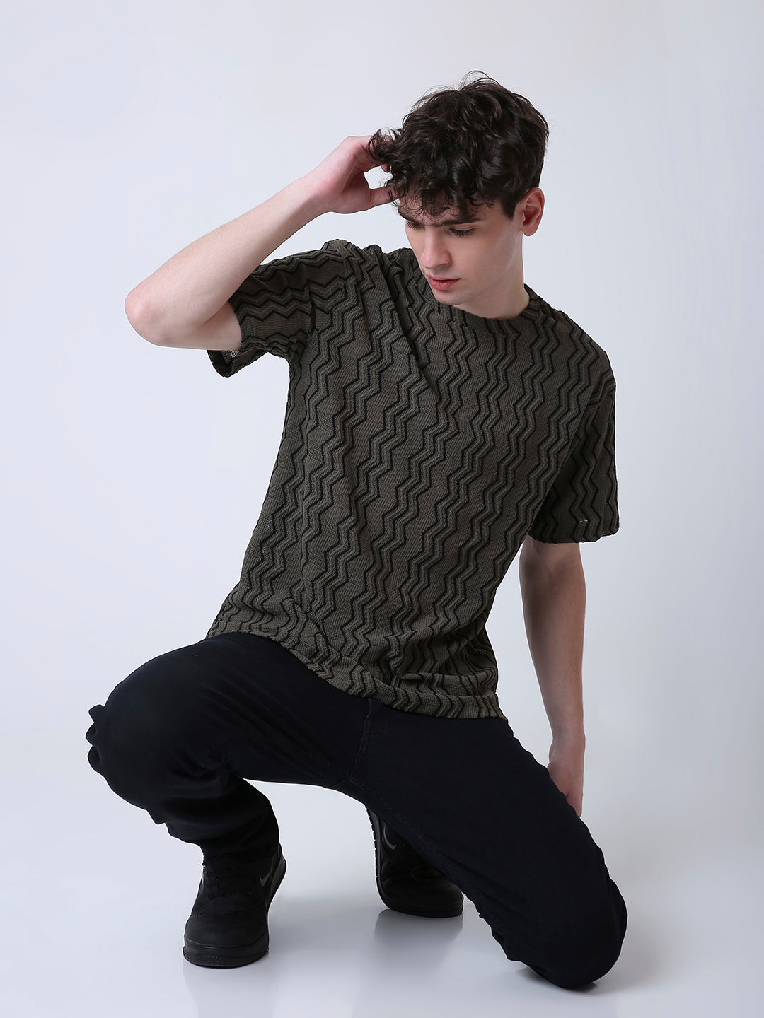 OLIVE GREEN TEXTURED ZIGZAG PATTERN T-SHIRT