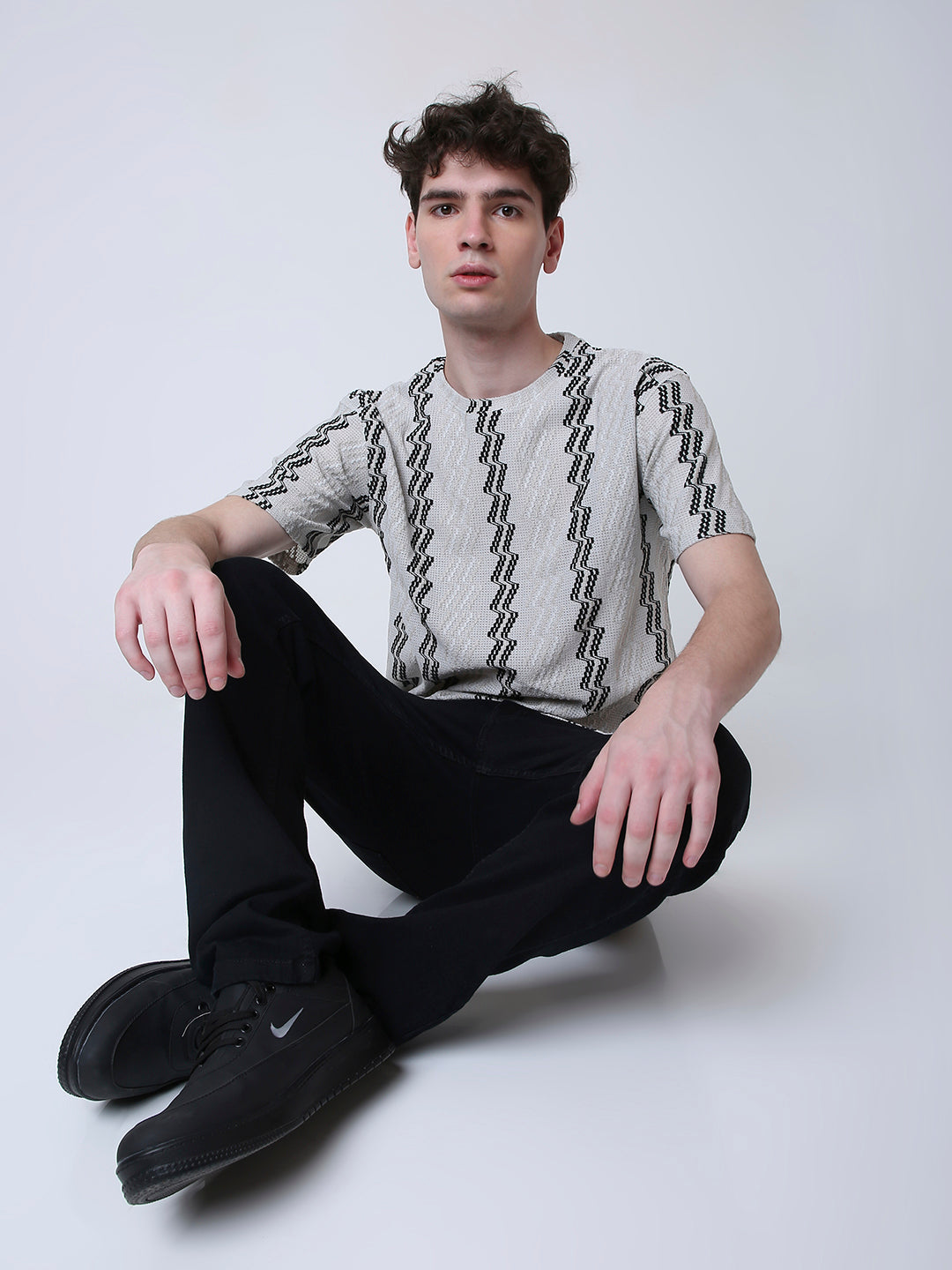 LIGHT GREY TEXTURED ZIGZAG STRIPE T-SHIRT