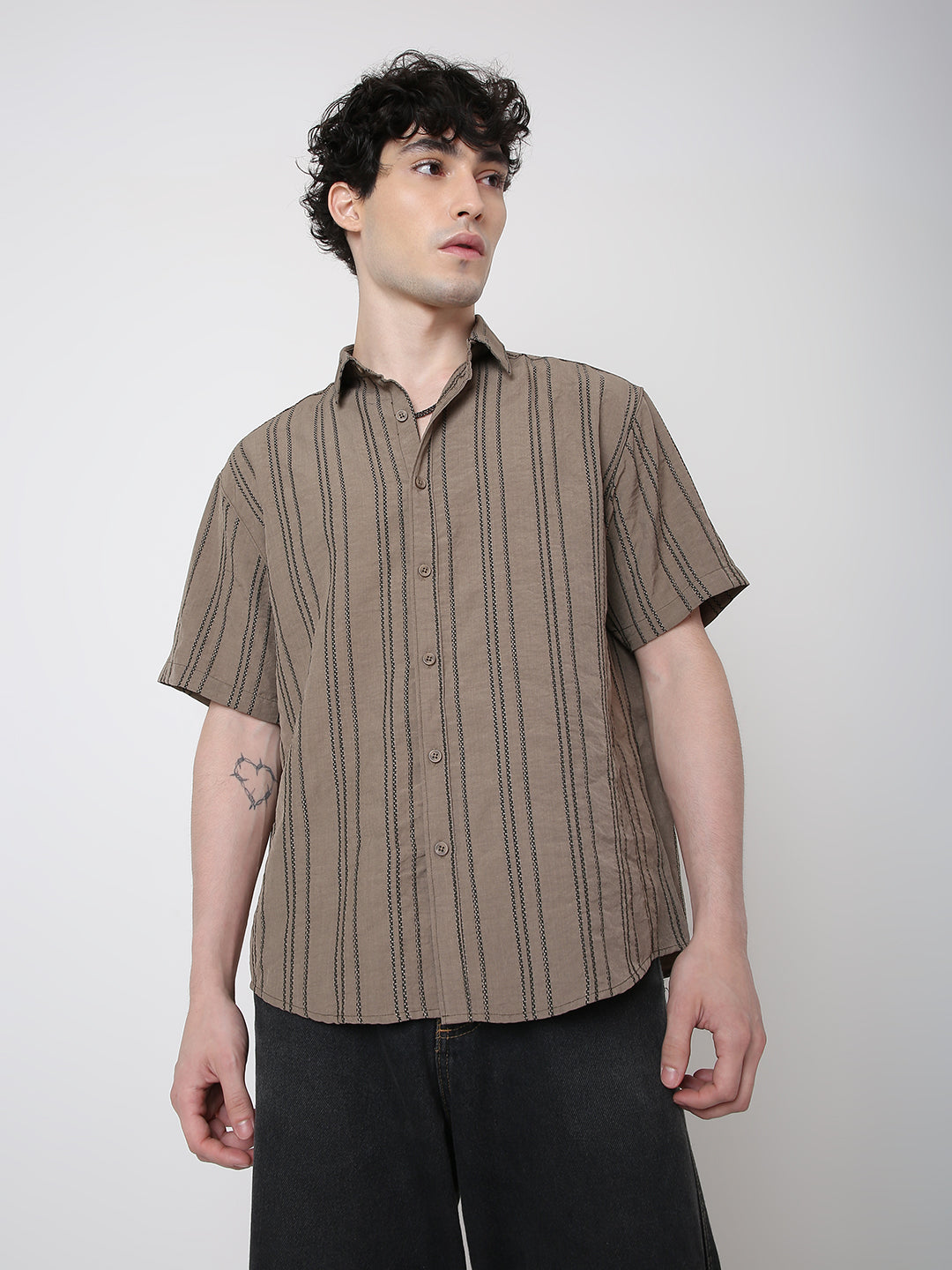 BREEZY VERTICAL STRIPE SHORT SLEEVE SHIRT