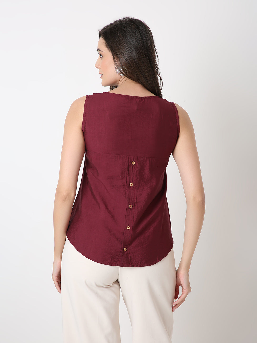 SLEEVELESS TOP WITH PETER PAN COLLAR