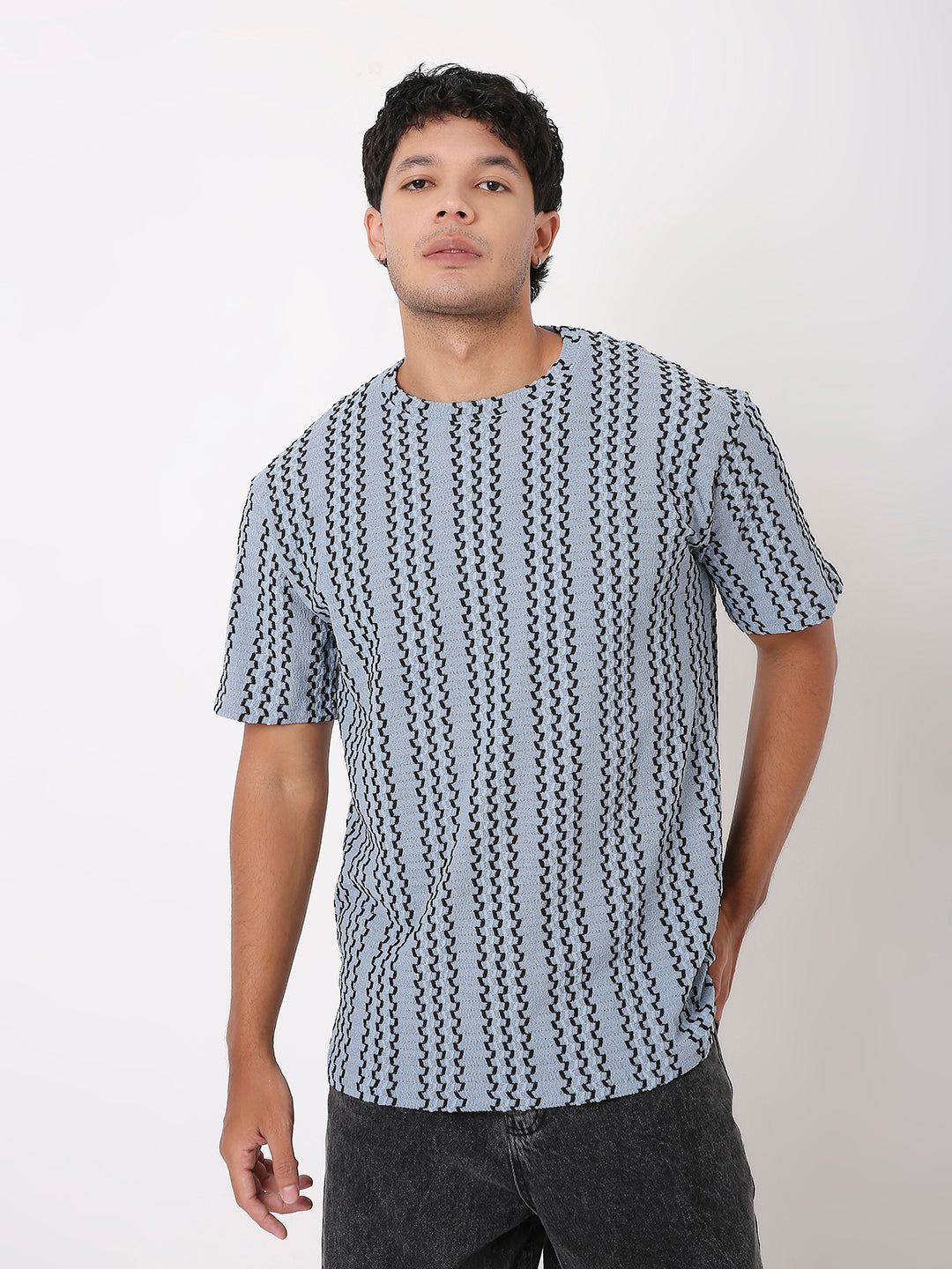 BLUE STRIPED PATTERNED TSHIRT