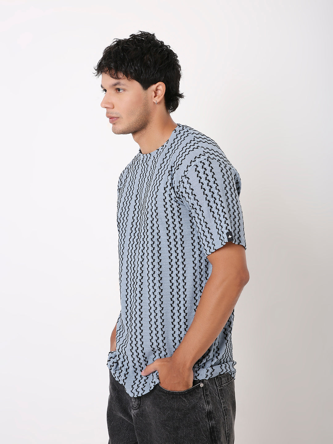 BLUE STRIPED PATTERNED TSHIRT