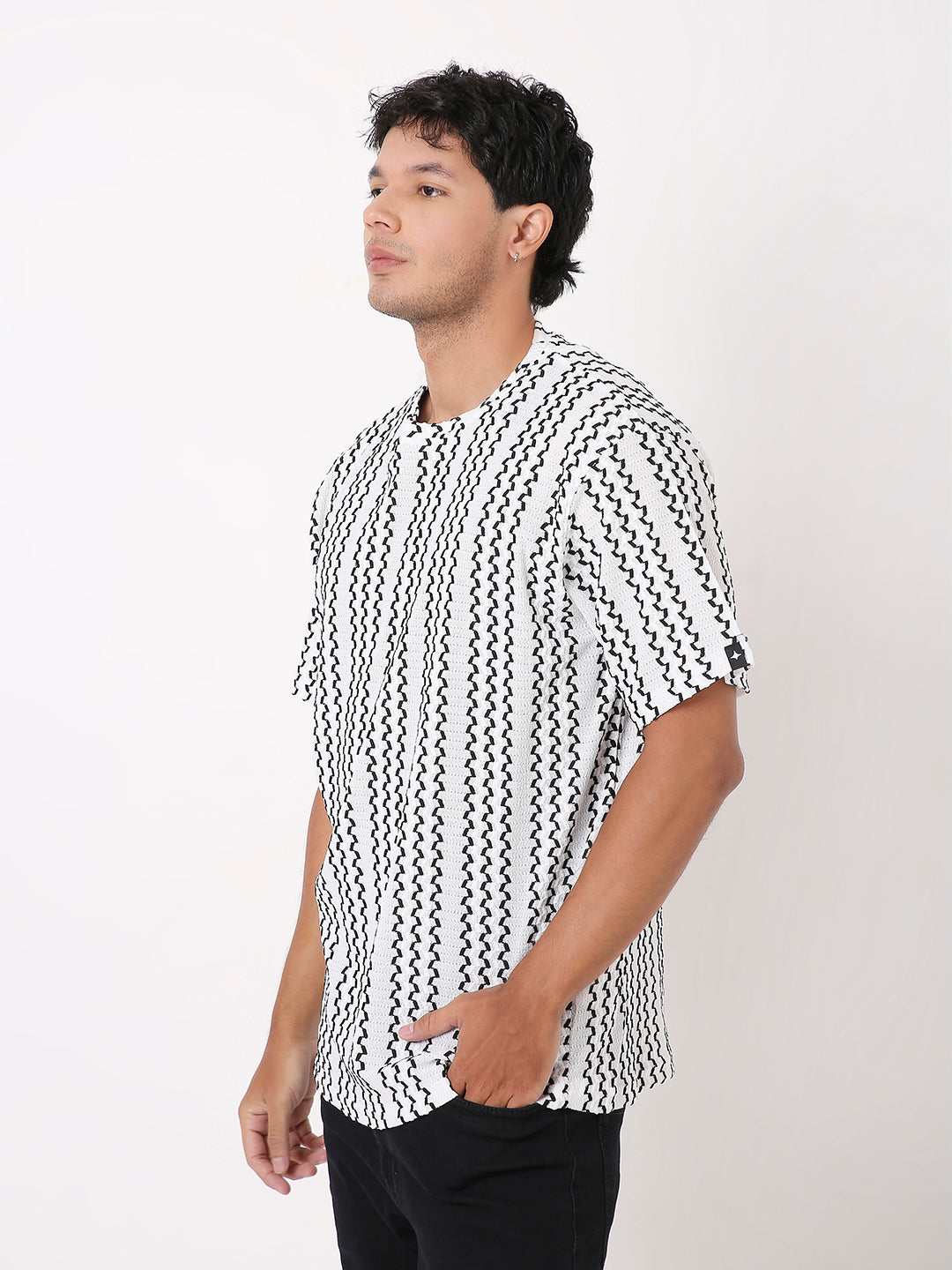 WHITE STRIPED PATTERNED  TSHIRT