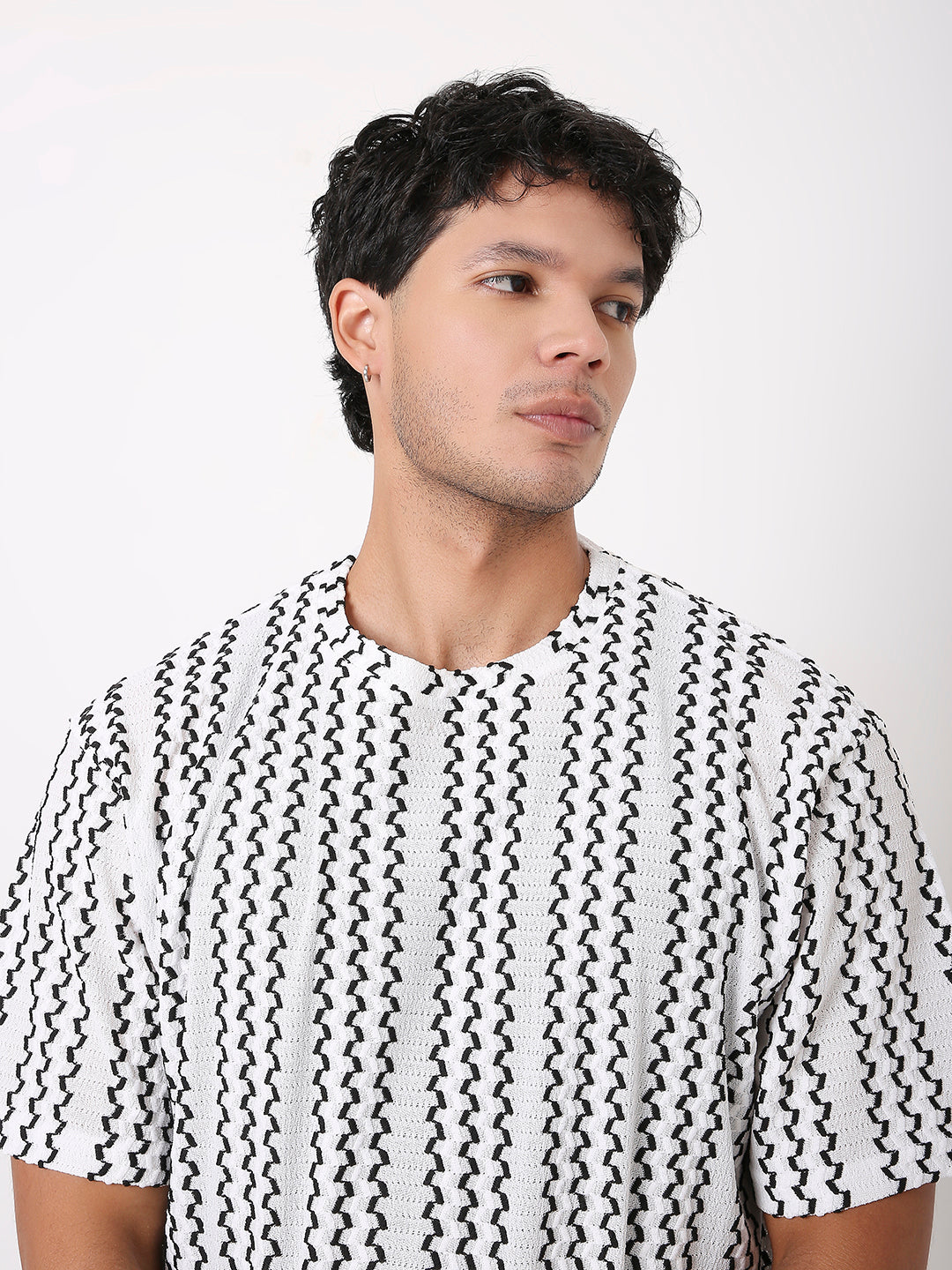 UNISEX TEXTURED SHORT SLEEVE PATTERNED T-SHIRT FOR MEN