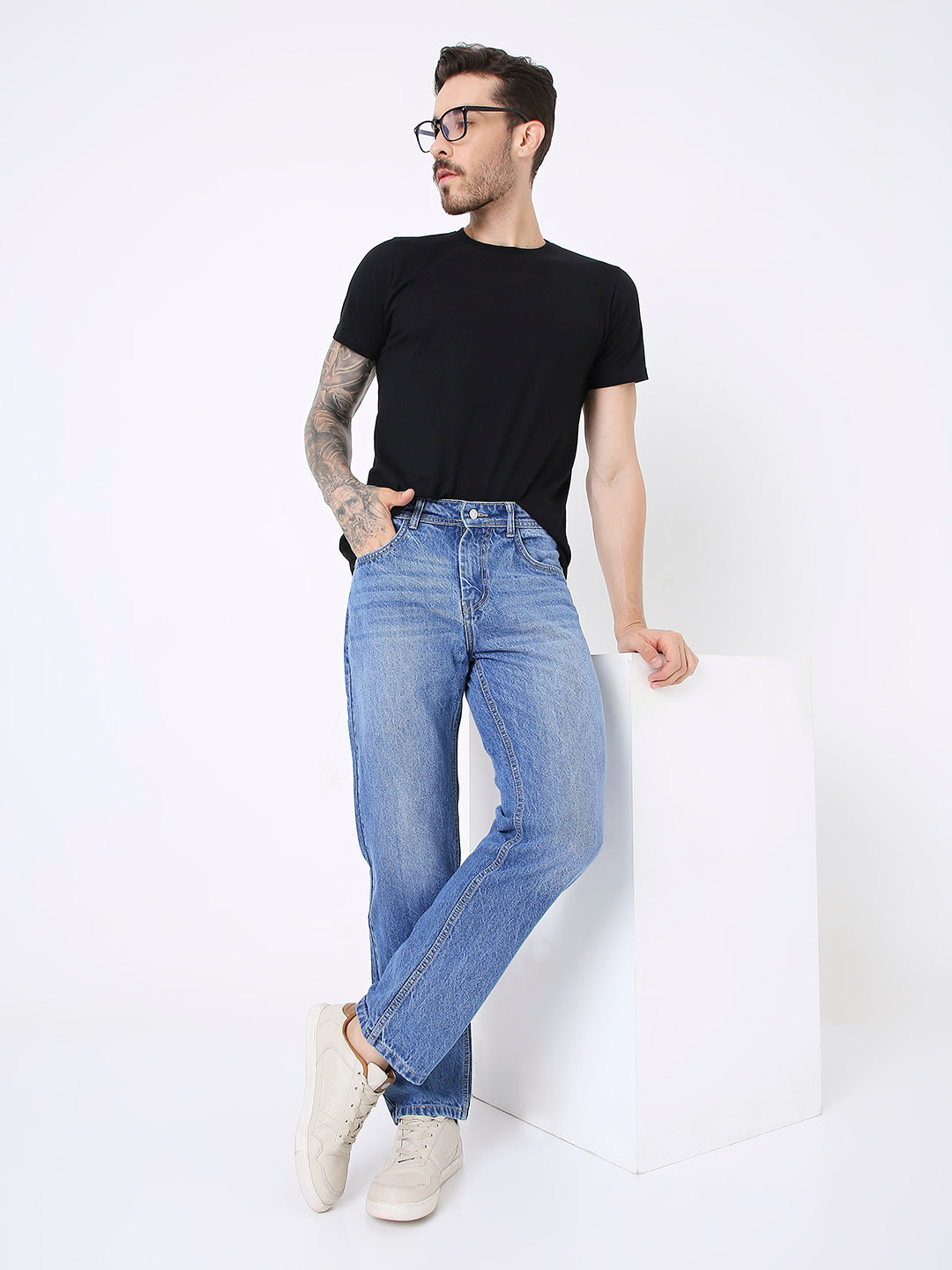 MEN CLASSIC MID BLUE WASH WITH LIGHT FADE STRAIGHT-LEG DENIM JEANS