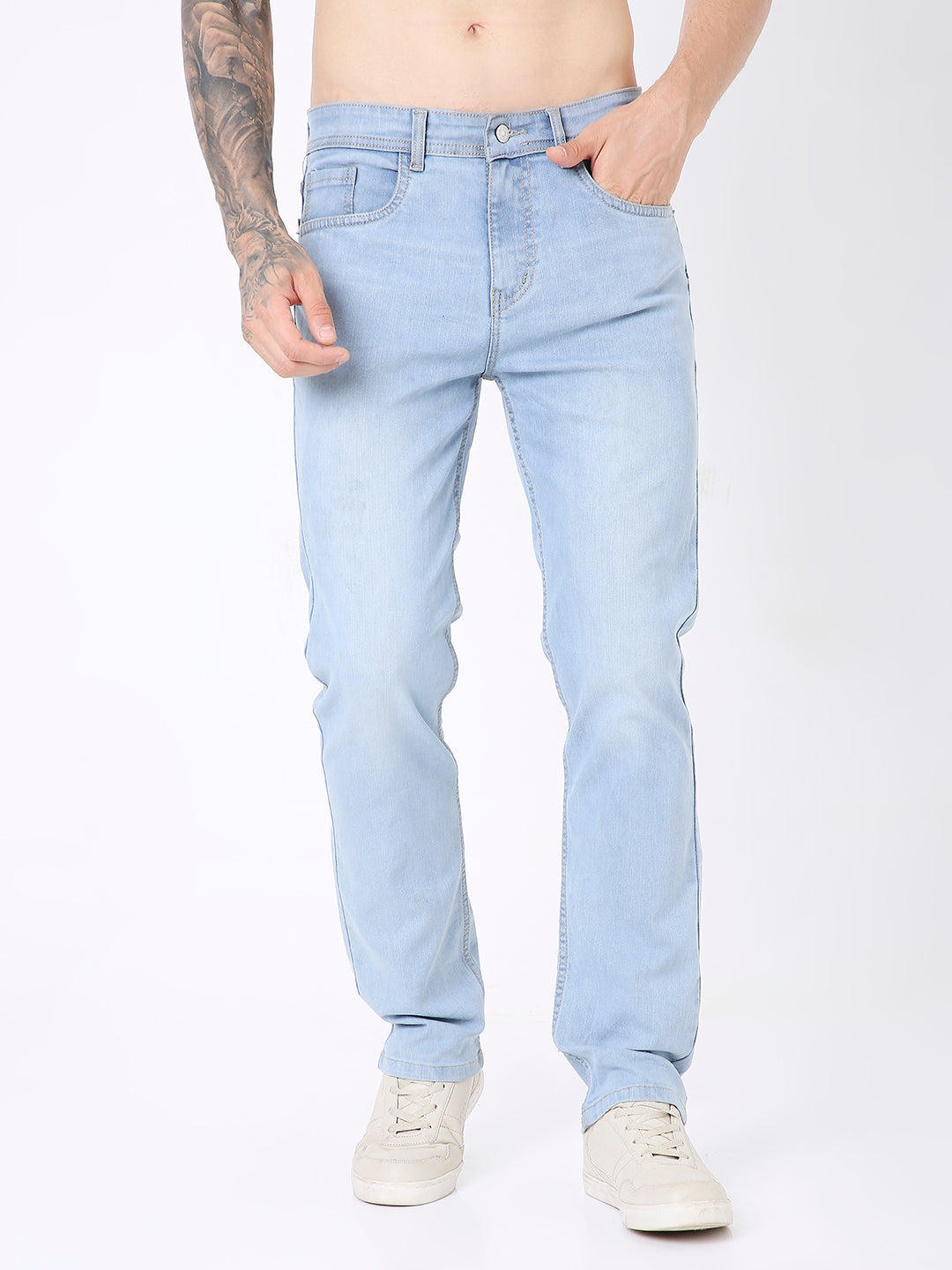 MEN MID LIGHT WASH STRAIGHT FIT DENIM JEANS