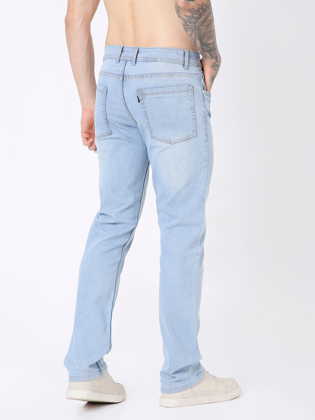 MEN MID LIGHT WASH STRAIGHT FIT DENIM JEANS