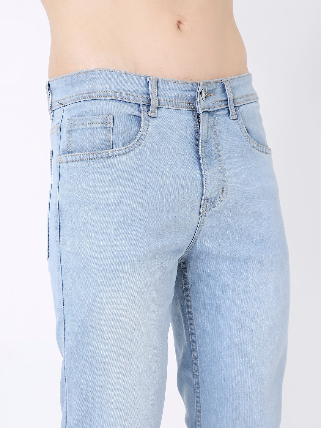 MEN MID LIGHT WASH STRAIGHT FIT DENIM JEANS