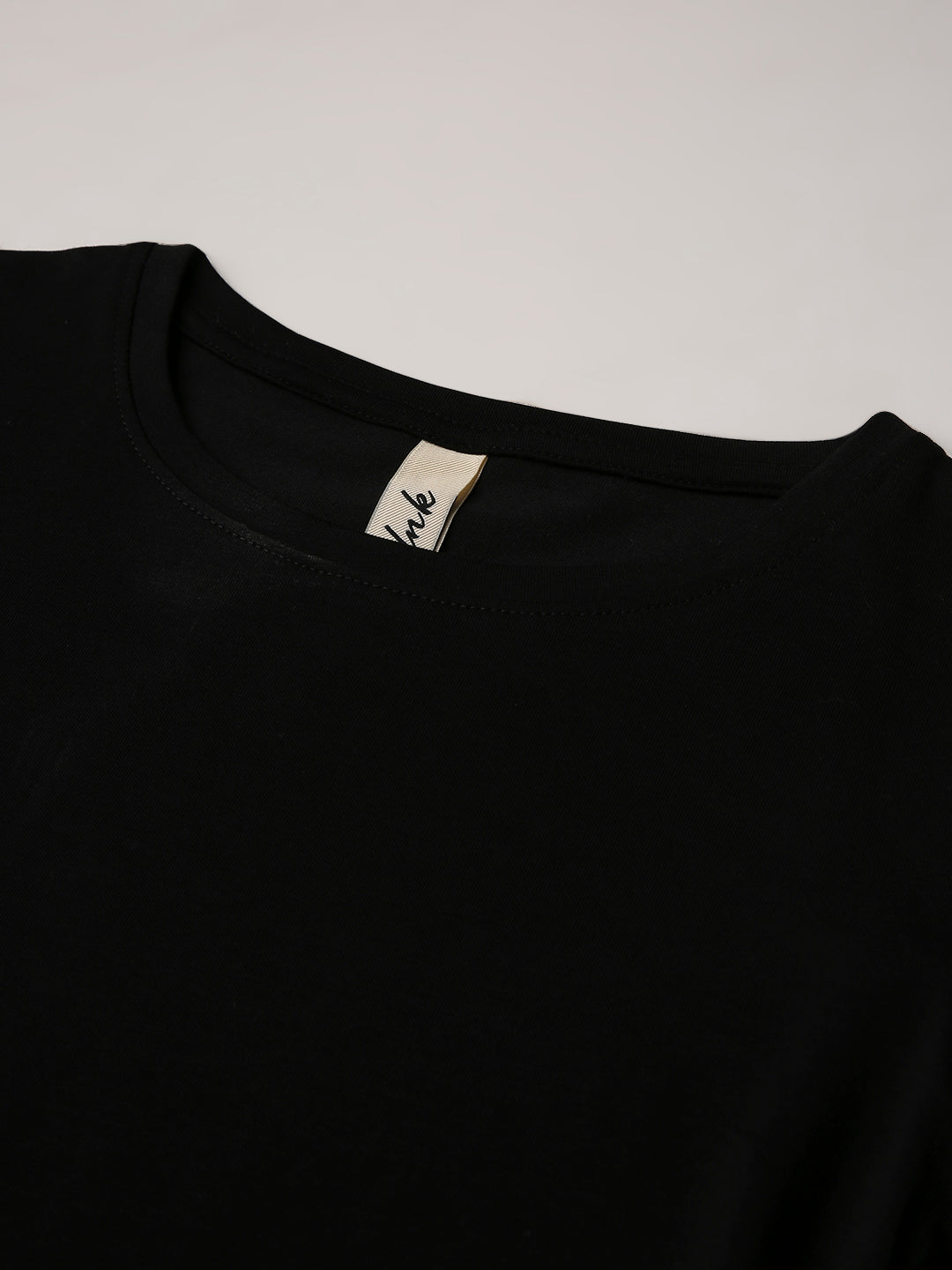 BLACK Full-Sleeve Fitted Crop Top